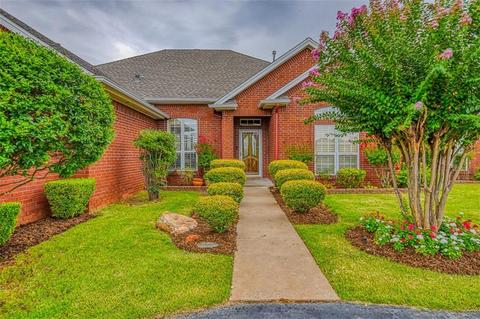 311 SE 27th St, Moore, OK 73160 photo 2