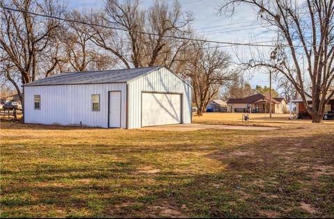 304 SE 1st St, Tuttle, OK 73089 photo 2