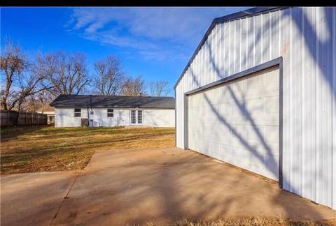 304 SE 1st St, Tuttle, OK 73089 photo 6