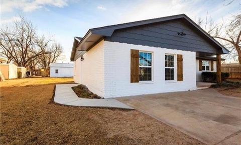 304 SE 1st St, Tuttle, OK 73089 photo 4
