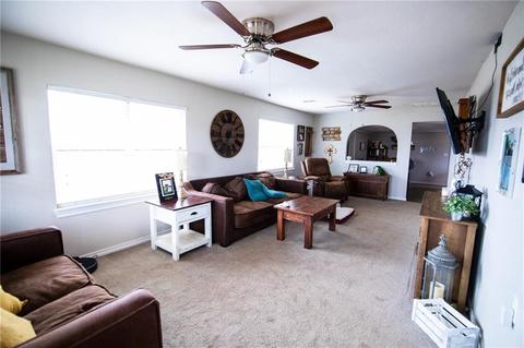 1402 S Pine St, Guthrie, OK 73044 photo 2