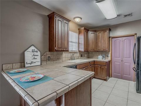 1759 E Rock Creek Rd, Tuttle, OK 73089 photo 10