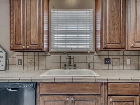 1759 E Rock Creek Rd, Tuttle, OK 73089 photo 11