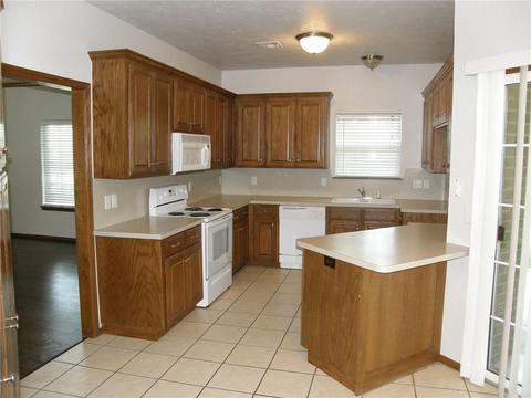 201 E 30th St, Edmond, OK 73013 photo 7