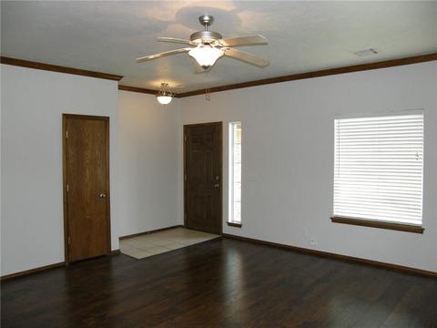 201 E 30th St, Edmond, OK 73013 photo 5