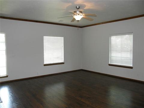 201 E 30th St, Edmond, OK 73013 photo 4