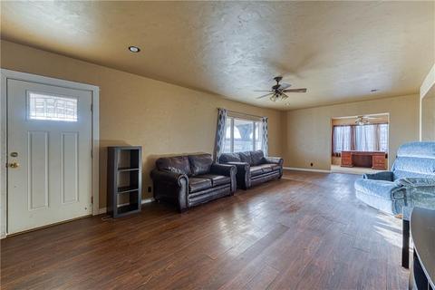 123 N Walnut Ave, Erick, OK 73645 photo 5