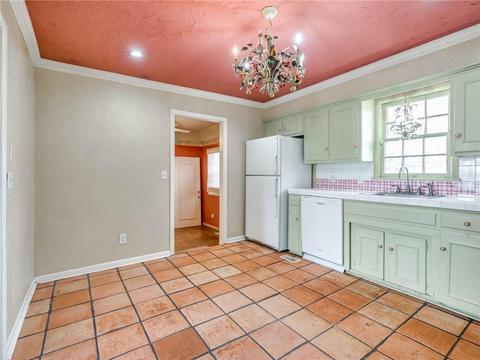 105 E 12th St, Edmond, OK 73034 photo 9