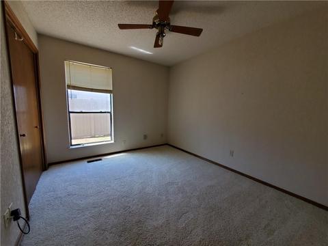 241 E Meade Dr, Yukon, OK 73099 photo 2