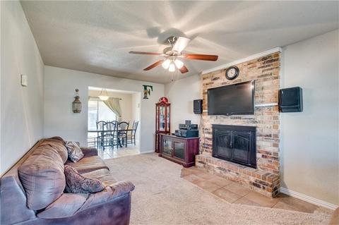 1008 Cavalier St, Moore, OK 73160 photo 2