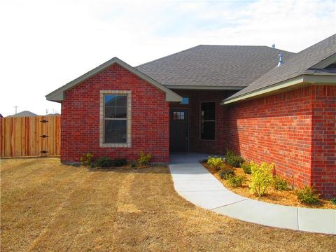1017 Ridgeway Dr, Moore, OK 73160 photo 3