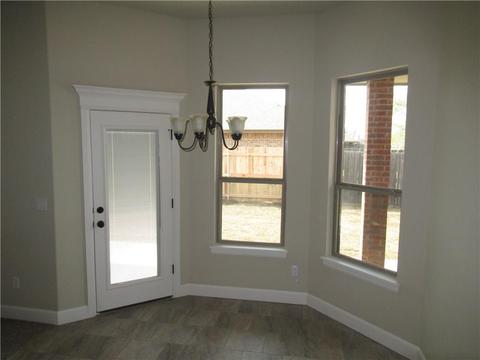 1017 Ridgeway Dr, Moore, OK 73160 photo 9