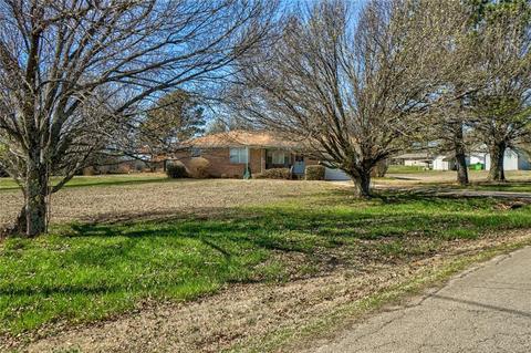 2103 Eighth St, Prague, OK 74864 photo 2