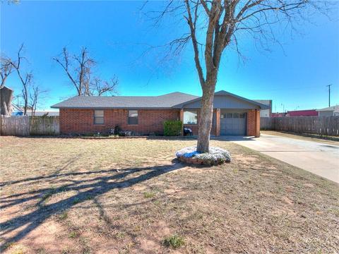 204 W Holly St, Tuttle, OK 73089 photo 2