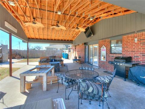 204 W Holly St, Tuttle, OK 73089 photo 4
