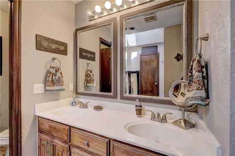 501 Gyrfalcon Dr, Norman, OK 73072 photo 29