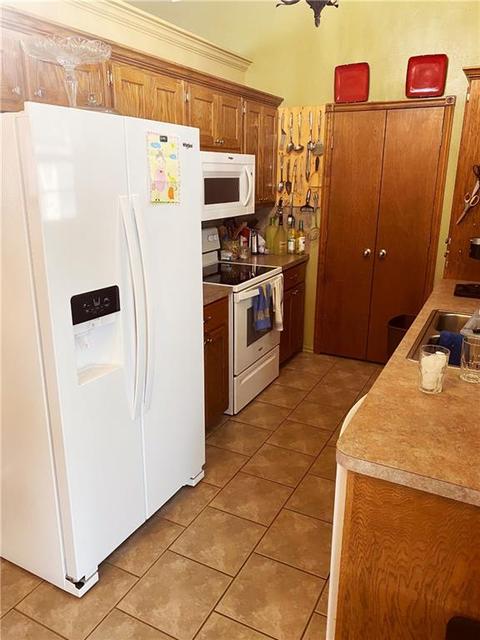402 W Locust St, Tuttle, OK 73089 photo 4
