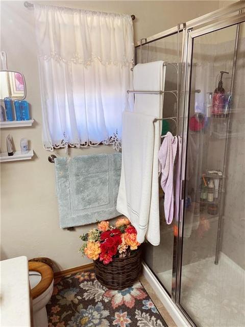 402 W Locust St, Tuttle, OK 73089 photo 5
