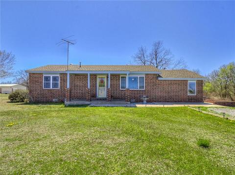 1612 E Walnut St, Tecumseh, OK 74873 photo 1