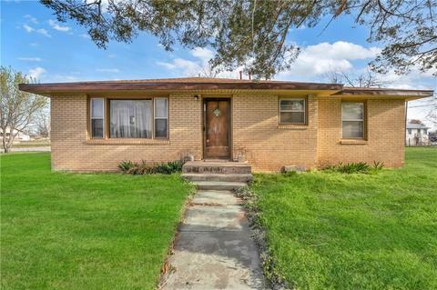 322 S Sheb Wooley St, Erick, OK 73645 photo 3