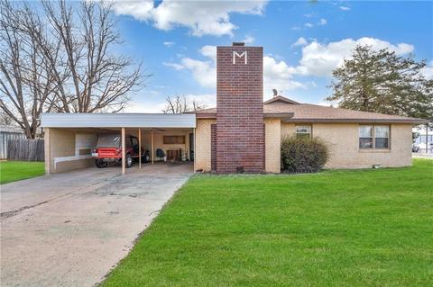 322 S Sheb Wooley St, Erick, OK 73645 photo 1