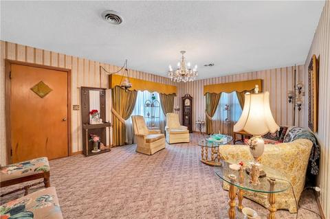 322 S Sheb Wooley St, Erick, OK 73645 photo 4