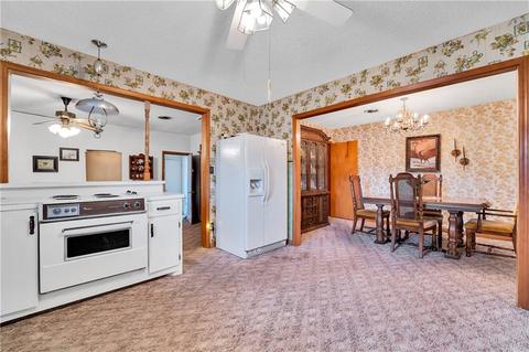322 S Sheb Wooley St, Erick, OK 73645 photo 8