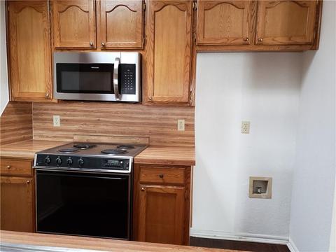 2118 Parkview Dr, Moore, OK 73170 photo 4