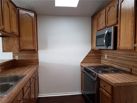 2118 Parkview Dr, Moore, OK 73170 photo 3