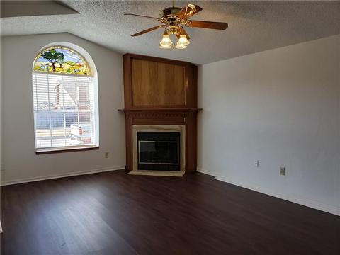 2118 Parkview Dr, Moore, OK 73170 photo 2
