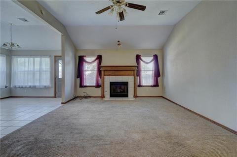 109 S Parkcrest Ct, Noble, OK 73068 photo 3