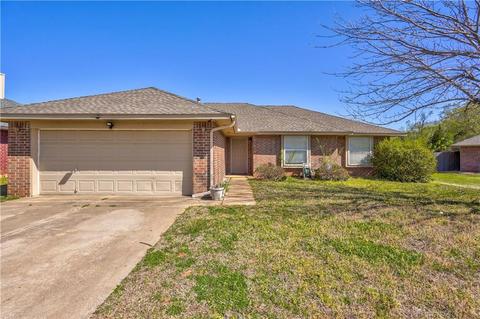 109 S Parkcrest Ct, Noble, OK 73068 photo 2