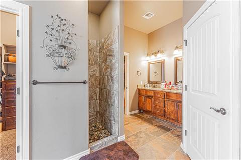 3909 Acoma Dr, Moore, OK 73160 photo 11