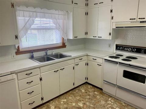 1105 Maple St, Altus, OK 73521 photo 6