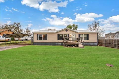 121 7th St, Canute, OK 73626 photo 1