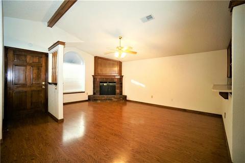 2132 Meench Dr, Moore, OK 73170 photo 2