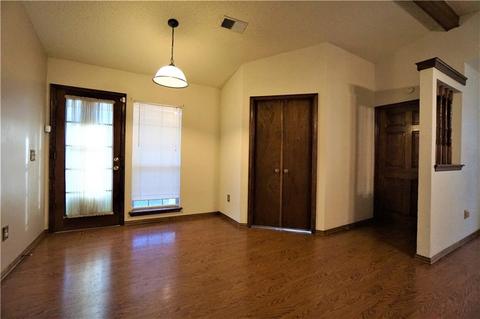 2132 Meench Dr, Moore, OK 73170 photo 4