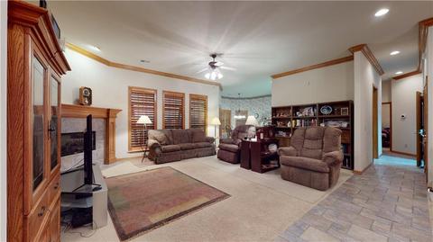 11621 Hackney Ln, Yukon, OK 73099 photo 2
