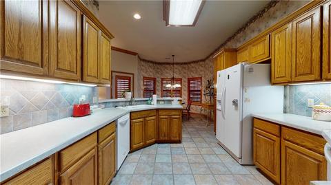 11621 Hackney Ln, Yukon, OK 73099 photo 3