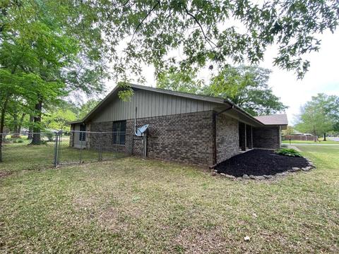 503 Manchester Dr, Idabel, OK 74745 photo 2