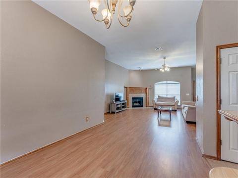 313 SW 40th St, Moore, OK 73160 photo 10