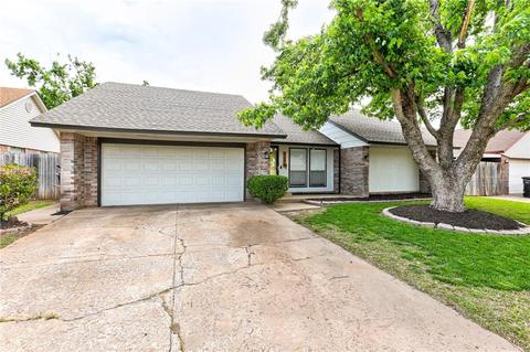 824 Lakecrest Dr, Moore, OK 73170 photo 1
