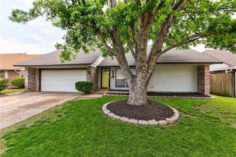 824 Lakecrest Dr, Moore, OK 73170 photo 2