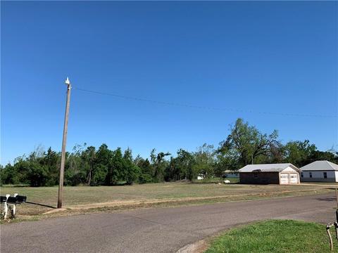 520 S Lewis Ln, Mustang, OK 73064