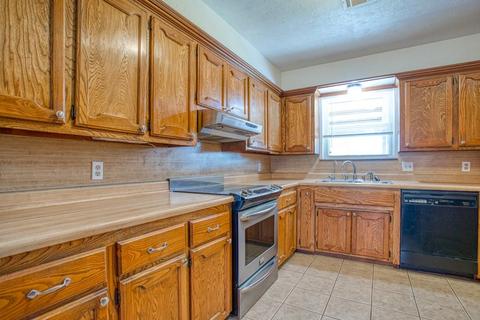 566 Sunset Dr, Watonga, OK 73772 photo 5