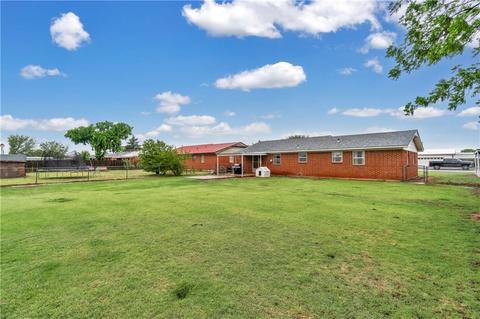 620 E Benton Ave, Sayre, OK 73662 photo 2