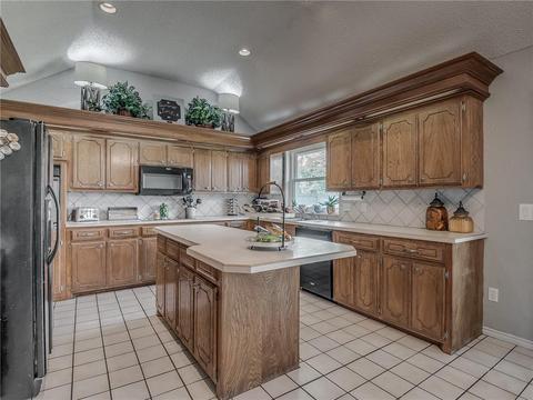 224 E Olympic Dr, Yukon, OK 73099 photo 7