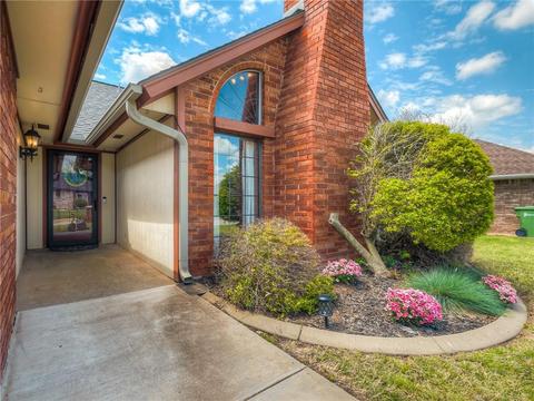 224 E Olympic Dr, Yukon, OK 73099 photo 2