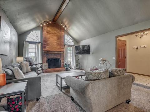 224 E Olympic Dr, Yukon, OK 73099 photo 3