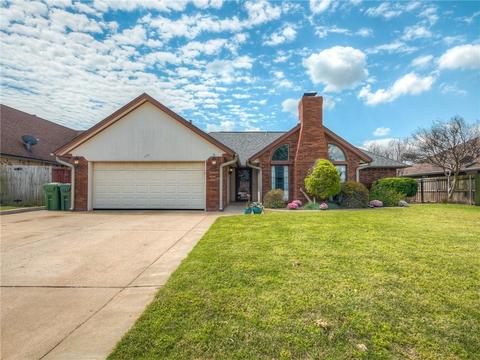 224 E Olympic Dr, Yukon, OK 73099 photo 1